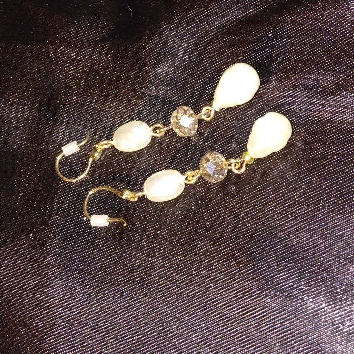 Long Pearly Earring 7$